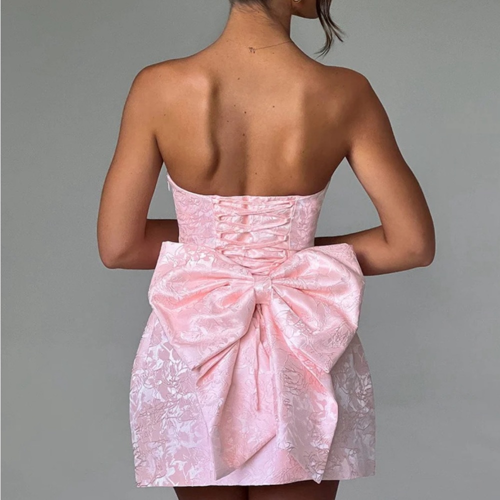 Chic Pink Backless Dress for Special Occasions